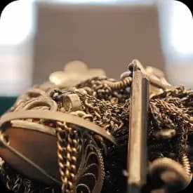 goldankauf-leipzig-goldene-elemente-schmuck-und-mehr.webp